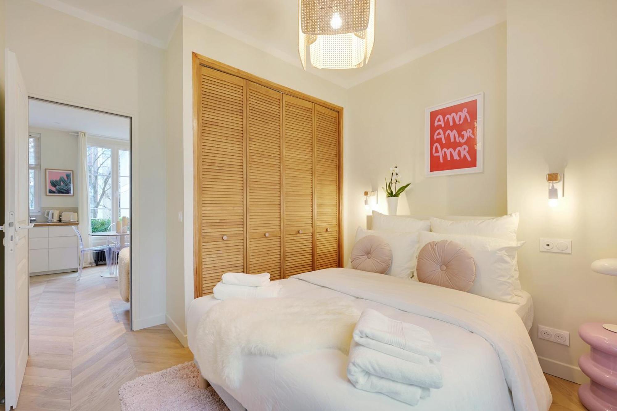 Comfy Suite By Les Maisons De Charloc Homes Boulogne-Billancourt Ngoại thất bức ảnh